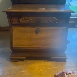 Antique end table/side table/bed side table
