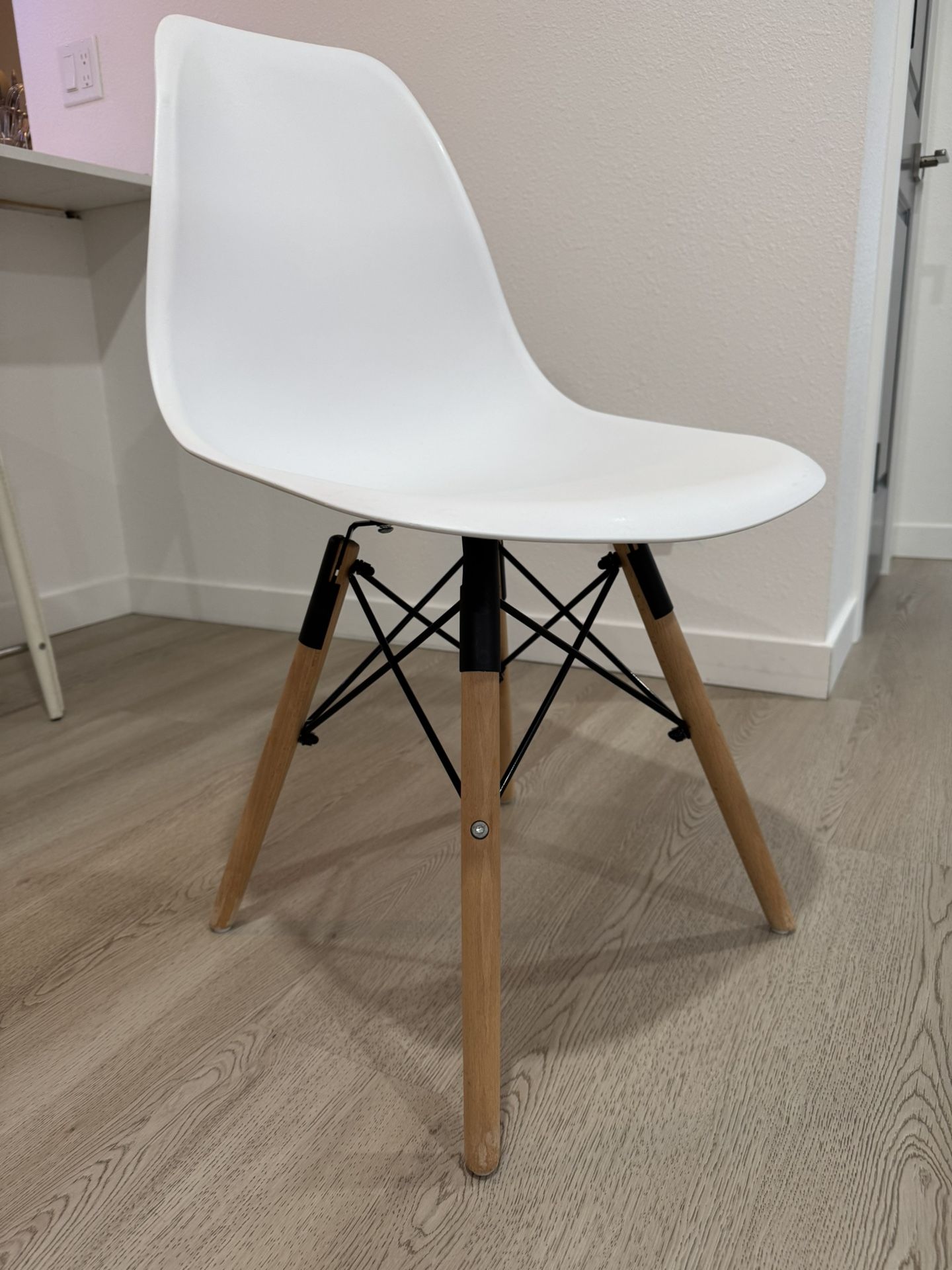 Set of 8 Chairs for dinner table