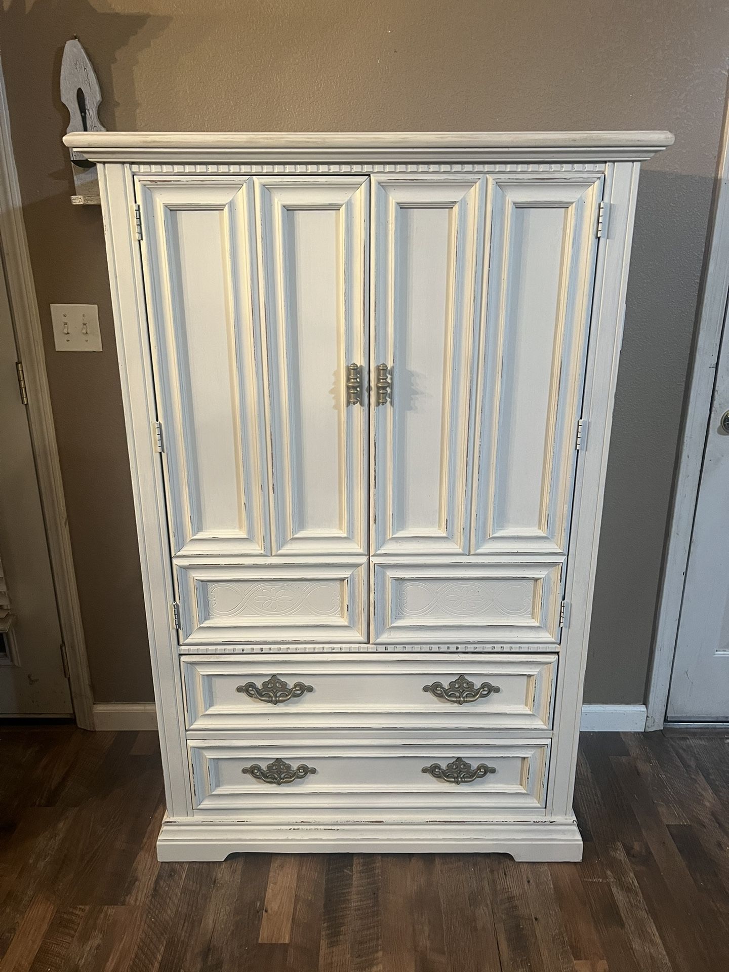 Beautiful Stanley Tall Boy Dresser Please READ Post Below 👇