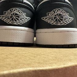 Jordan 1 Low , Men’s 8  ( No Box ) 