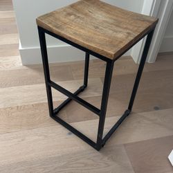 2 Counter Stools 