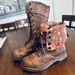 Dr Martens ‘TRIUMPH 1914’ Leather wax/Weathered Boots Women’s Size 8