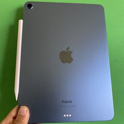  Apple iPad Air (5th Generation): with M1 chip, 10.9