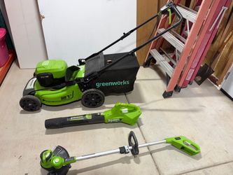 Greenworks lawnmower set with 3 batteries