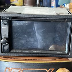 KENWOOD MONITOR WITH DVD RECEIVER