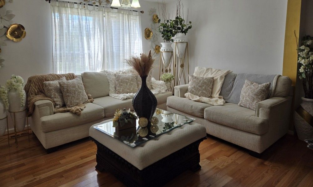 Selling Sofas They Still Have 4 Years Warranty 