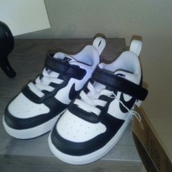 Brand New Nike baby shoes size 6