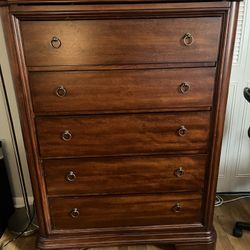 Dresser
