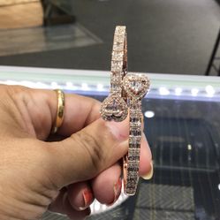 10k Rose Gold Bangel With 1.58ct Diamond ..💎💎💎 Baguettes And Round Diamond ..