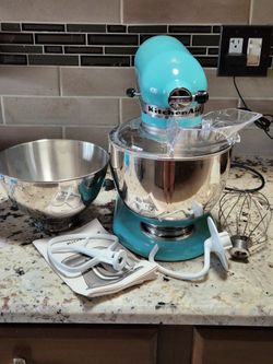KitchenAid KSM150TBAQ Artisan 325 Watt Tilt Head Stand Mixer w/Accessories  - Turquoise - Great Condition