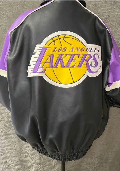 Lakers Glll By Carl Banks
