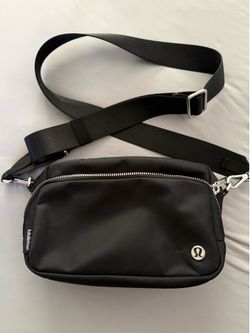 Lululemon Everywhere Crosbody