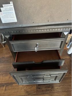2 black night stands