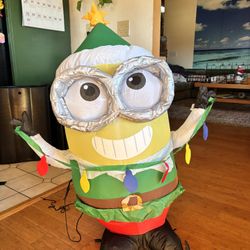 Blow Up Holiday Minion 