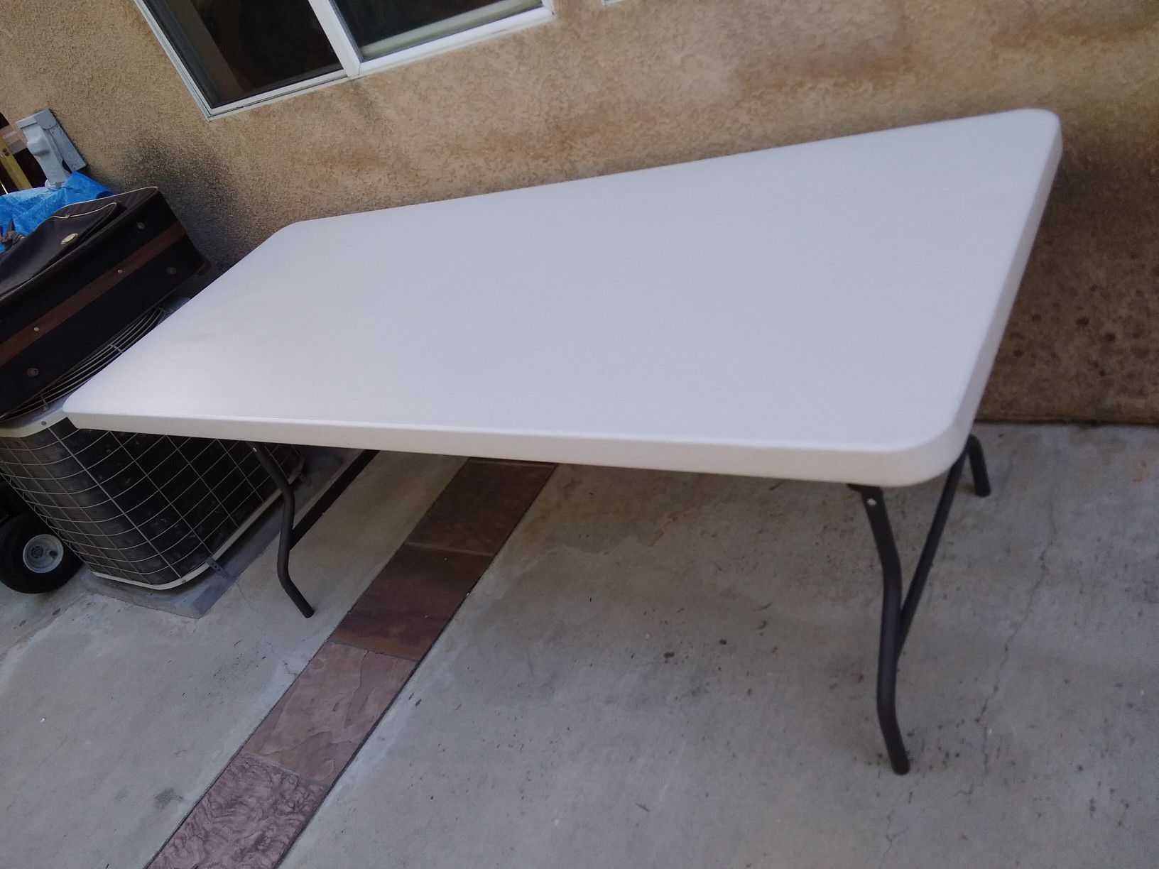 Table like new firm $85