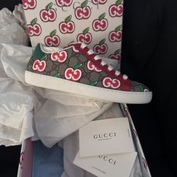 Women’s Gucci Sneakers 