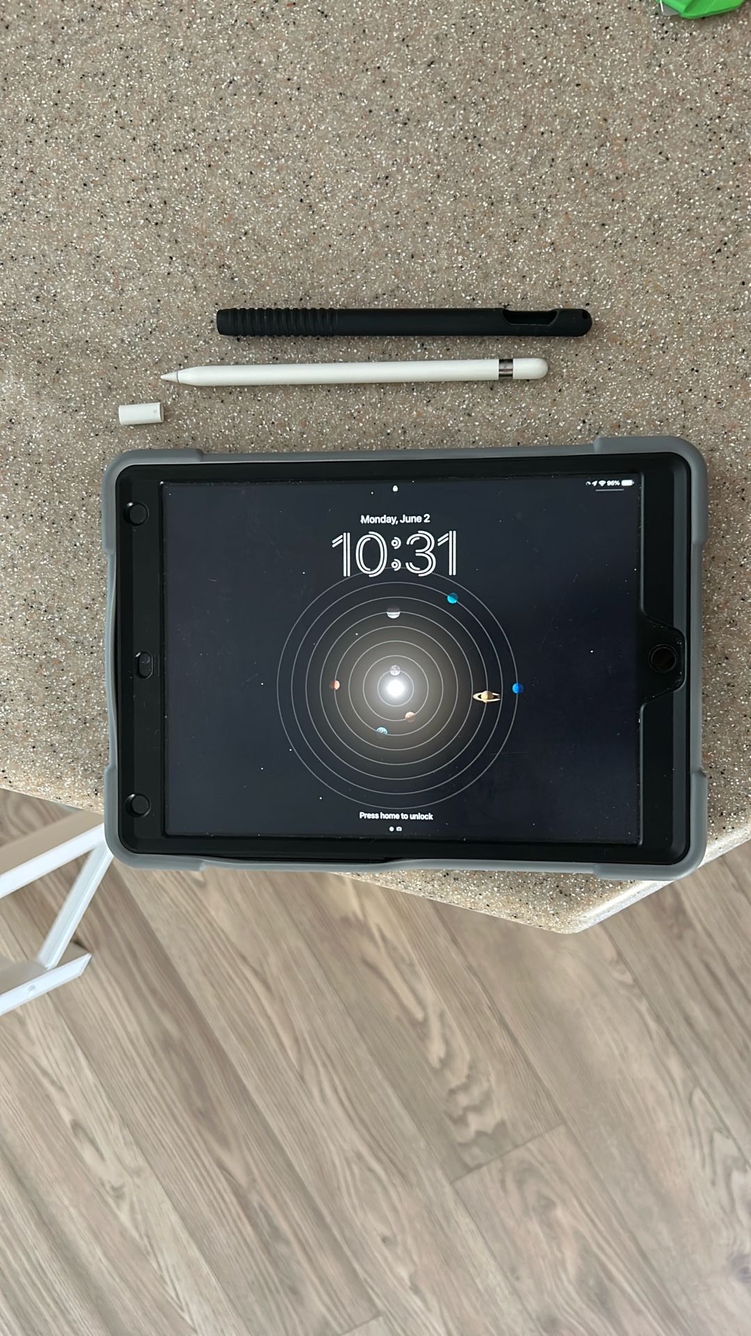 iPad Gen 9 w/ 1st Gen Apple Pen