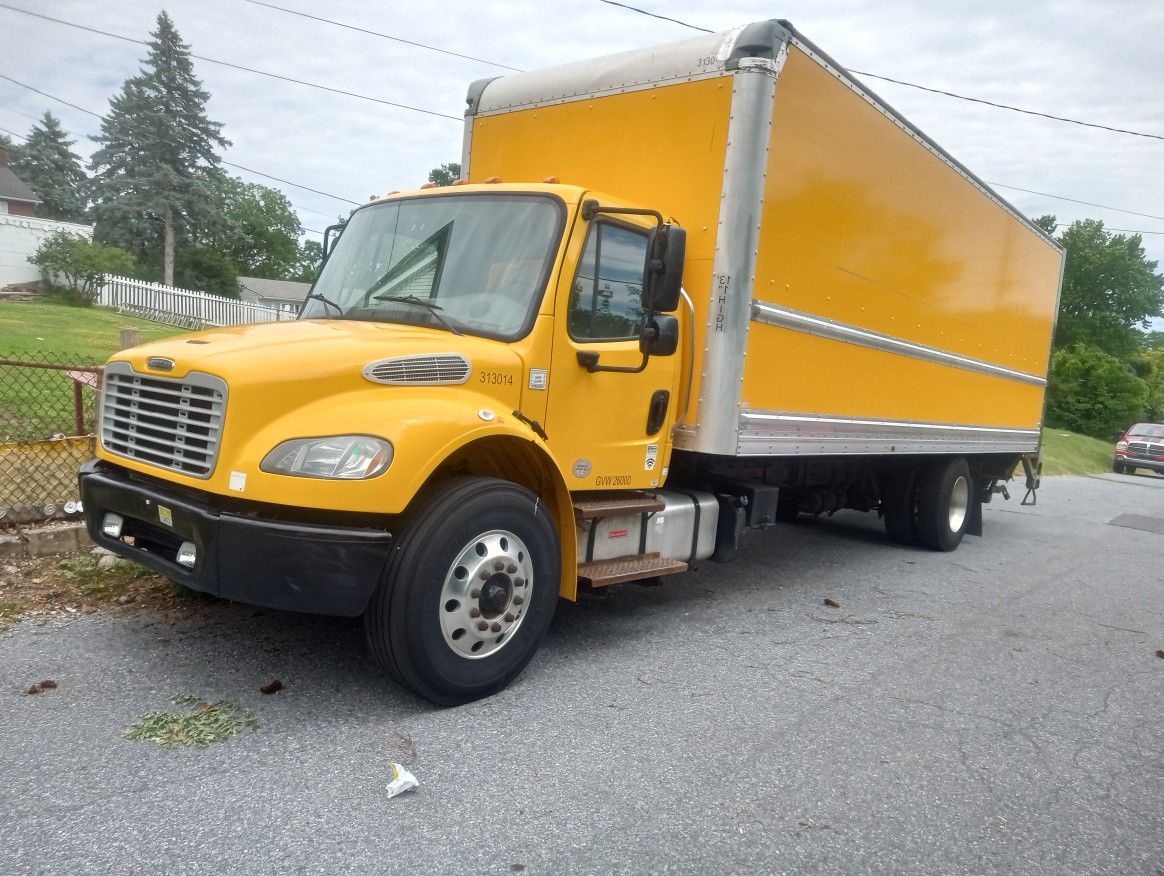 2018 Freightliner 26 Ft Box Truck 