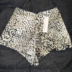 Love & Love women’s dress shorts - medium