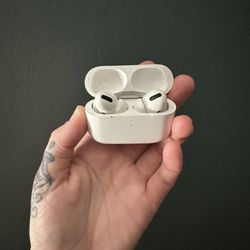 Apple AirPods Pro W/Case