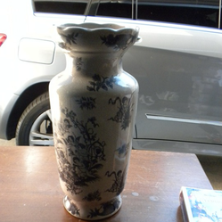 0548 Vase approx 14in tall cherubs or cupids