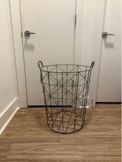 Laundry hamper