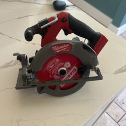 M18 FUEL 18V Lithium-Ion Brushless Cordless 6-1/2 in. Circular Saw