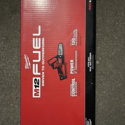 Milwaukee M12 Fuel Brushless Hatchet Pruning Saw Kit
