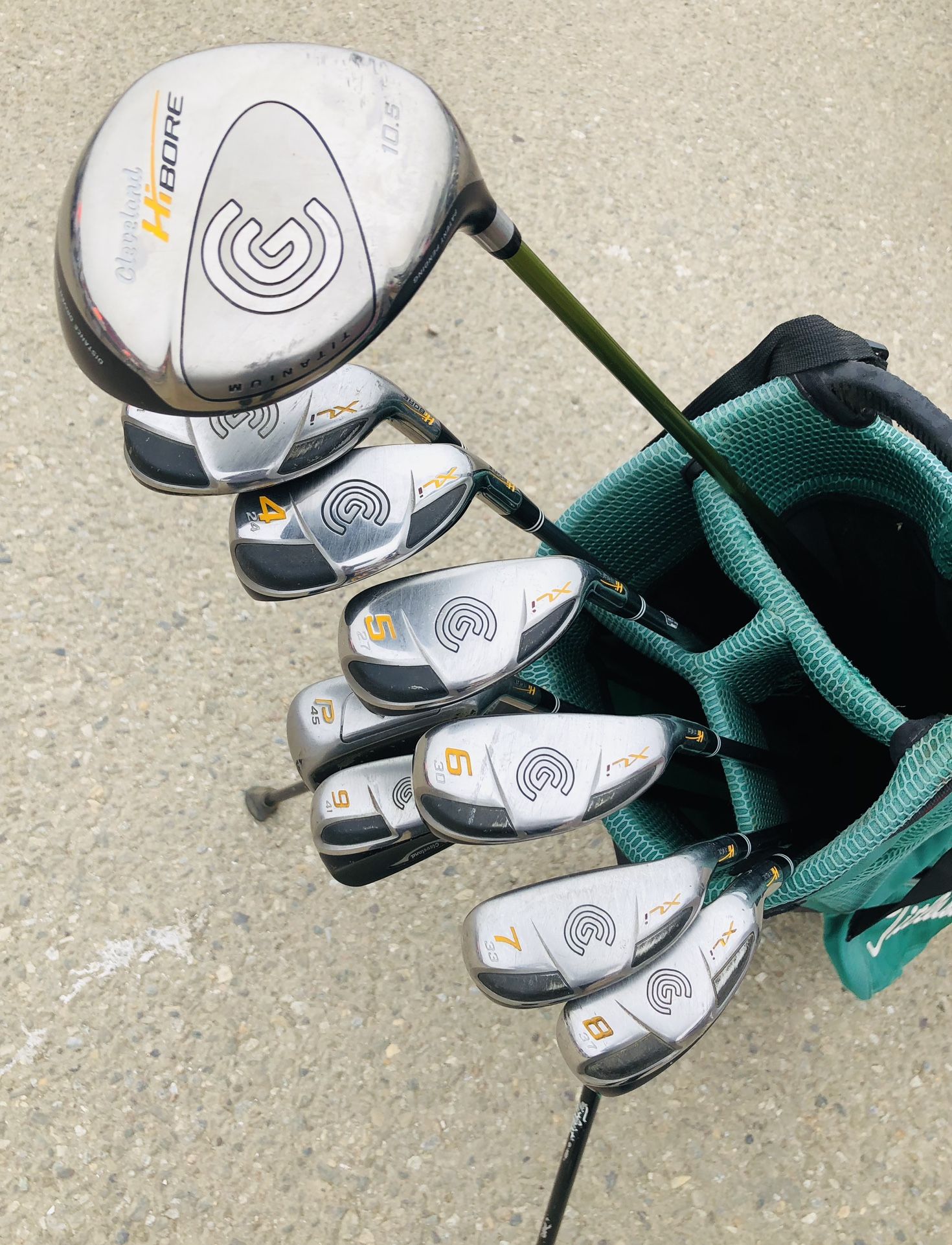 Cleveland XLi HiBore Hybrid Iron Set 3-PW W/ Cleveland Driver