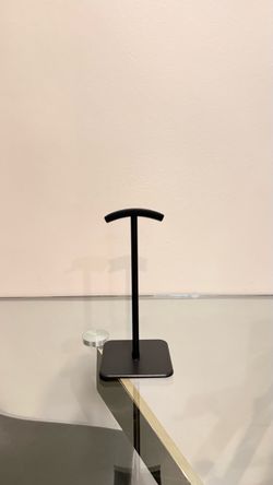 Black Headphone Stand
