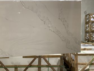 Cloudy Calaccata White Quartz Countertops 110”x26”
