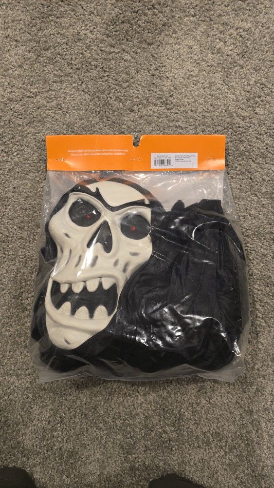 15 Foot Hanging Ghoul Halloween Decor