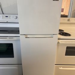 24” Wide Top Freezer Refrigerator Magic Cheff White Used 