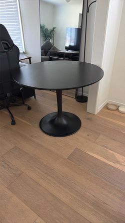 Black Round table