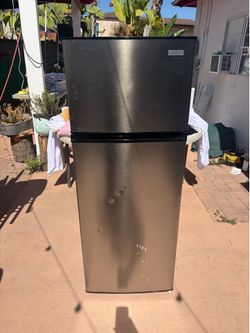 Vissani Refrigerator