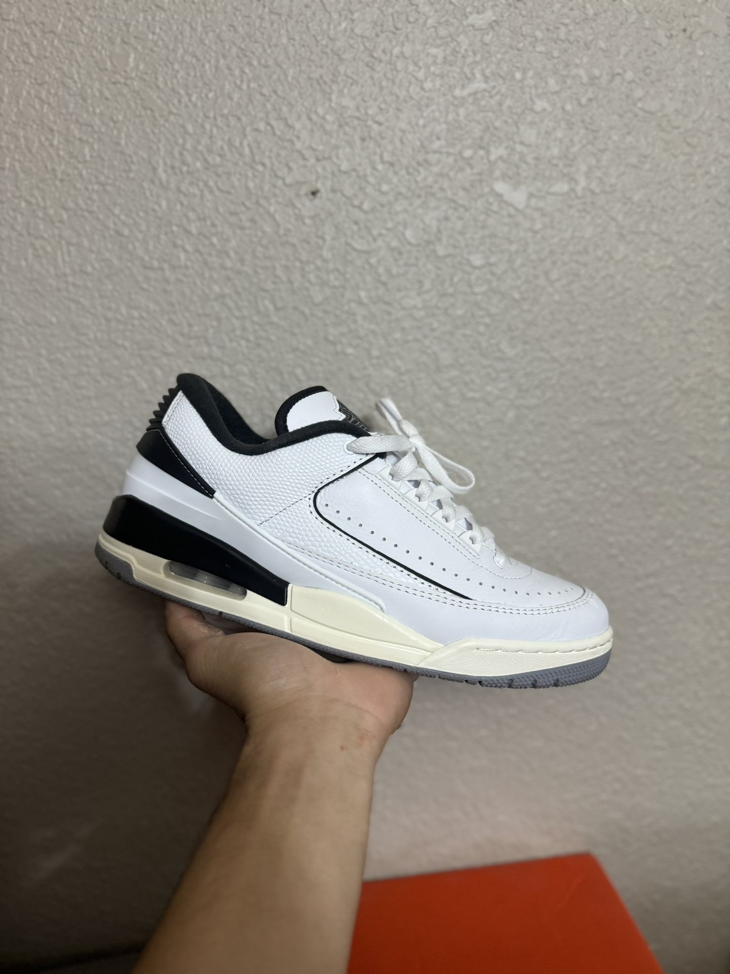 Jordan White Black 2/3 size 9.5 VNDS