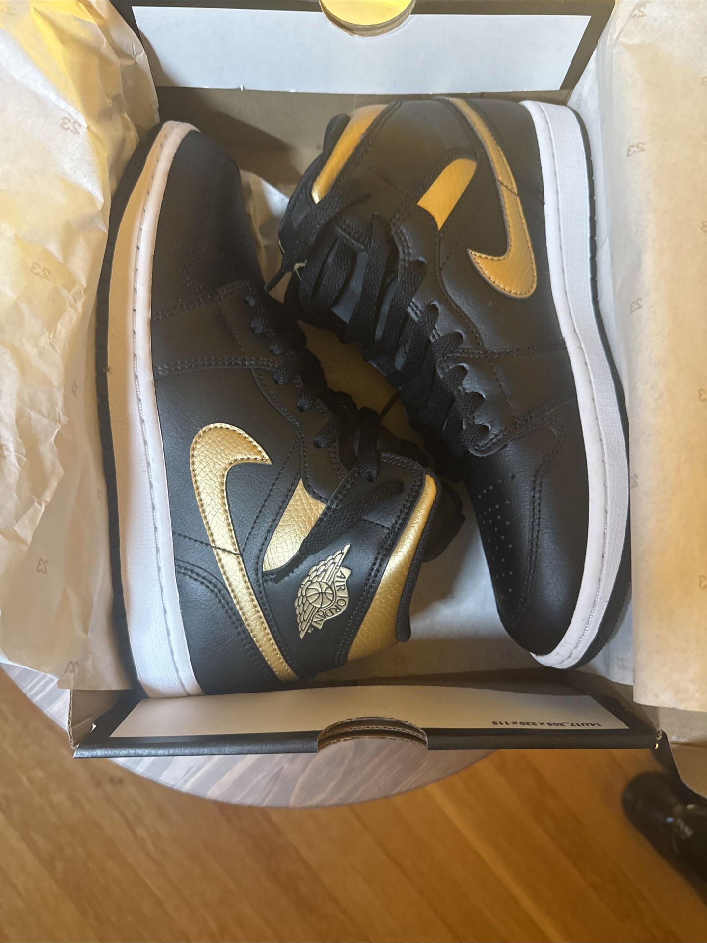 Air Jordan 1 Mid Black/Metallic Gold-White Noir/ Blanc/OR Metalique