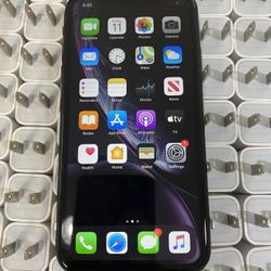 Factory unlocked apple iphone Xr 64 gb, store warranty! 