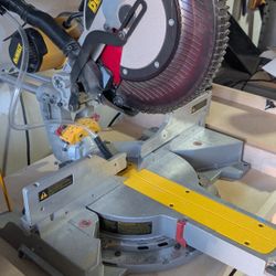 DeWault 780 Miter Saw
