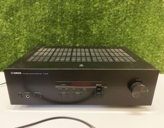 Yamaha R-S202 Natural Sound Stereo Receiver Bluetooth AM/FM 2-Channel Black