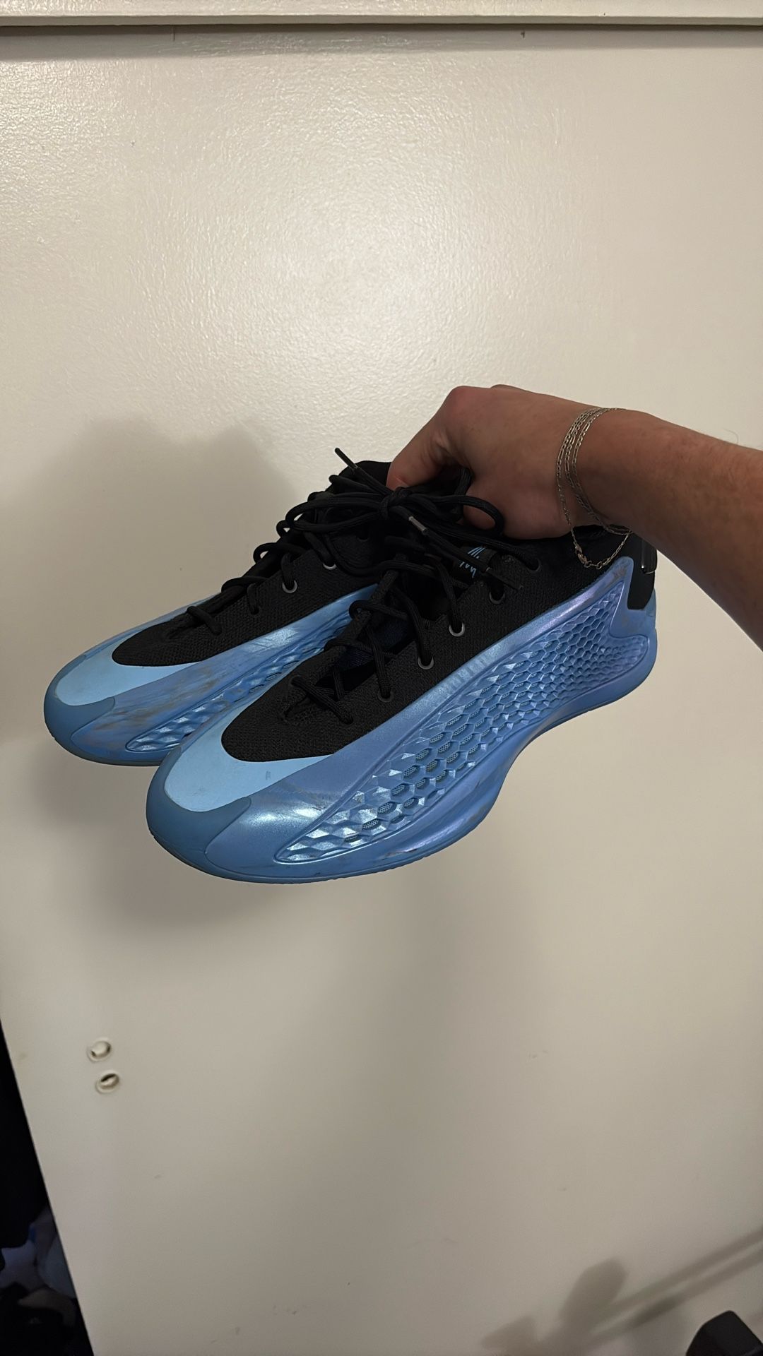 AE 1 LOW NICKS GIFT USED Size 14