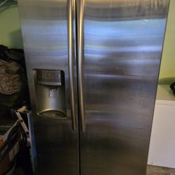 Refrigerator With Water And Ice In The Door