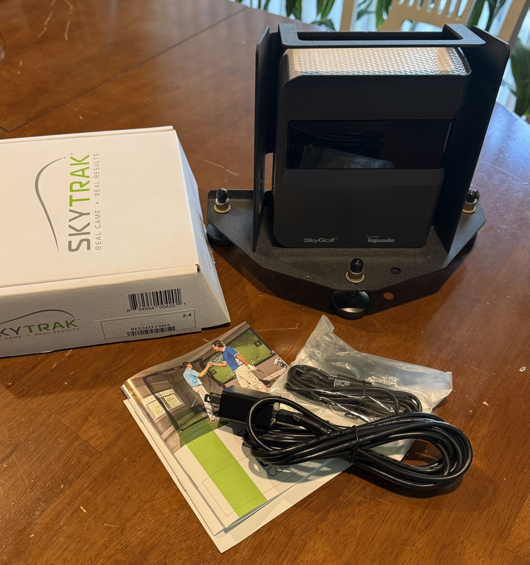 Skytrak Golf Simulator Launch Monitor with Protective Case