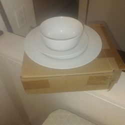 18 piece Dish set