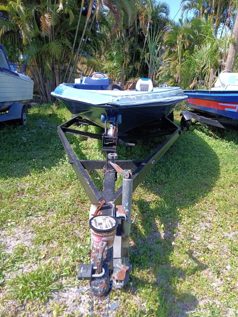 19 Ft Bass Boat With Trailer....14 Ft Jon Boat....small House Boat About 18 Ft (Moving Up north) Make Offer