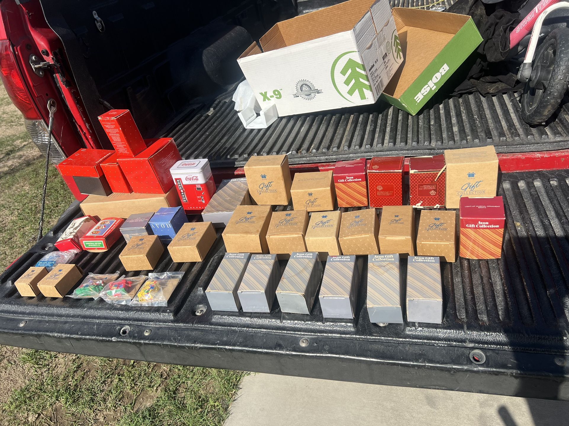 (39) Vintage Avon gift collection Christmas ornaments candle soap angel