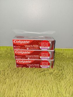 3 Colgate Optic White Advanced enamel strength 3.2oz