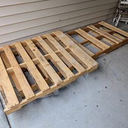 Two Free Wood  Pallets Good For DIY Projects 