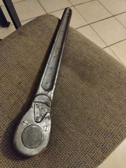 Very nice works excellent 3/4-in drive 18 in Long ratchet