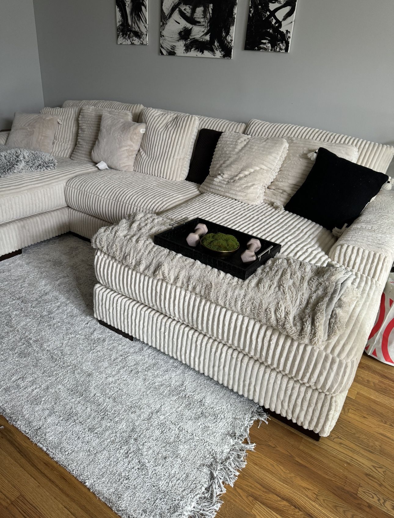 Cream 3 Piece Sectional 141’